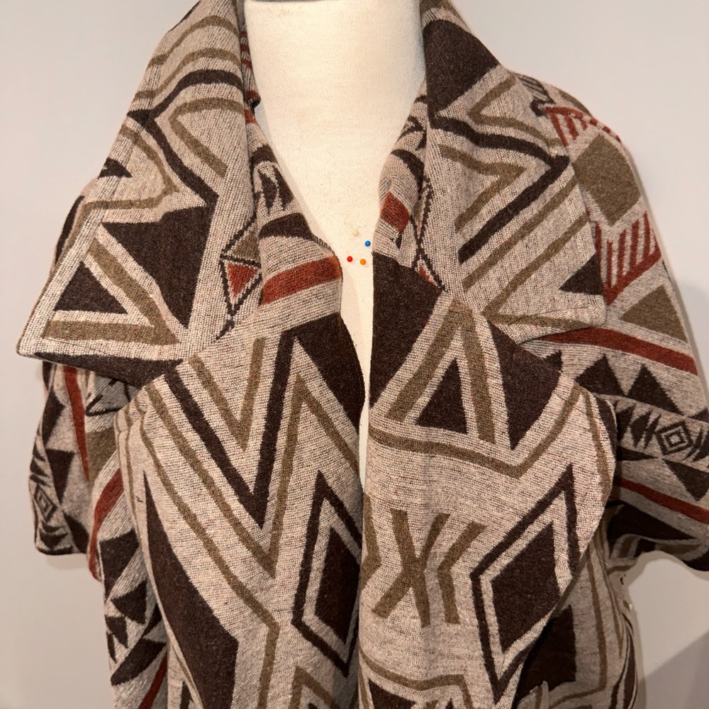 Forever 21 Geometric Brown and Cream Cape